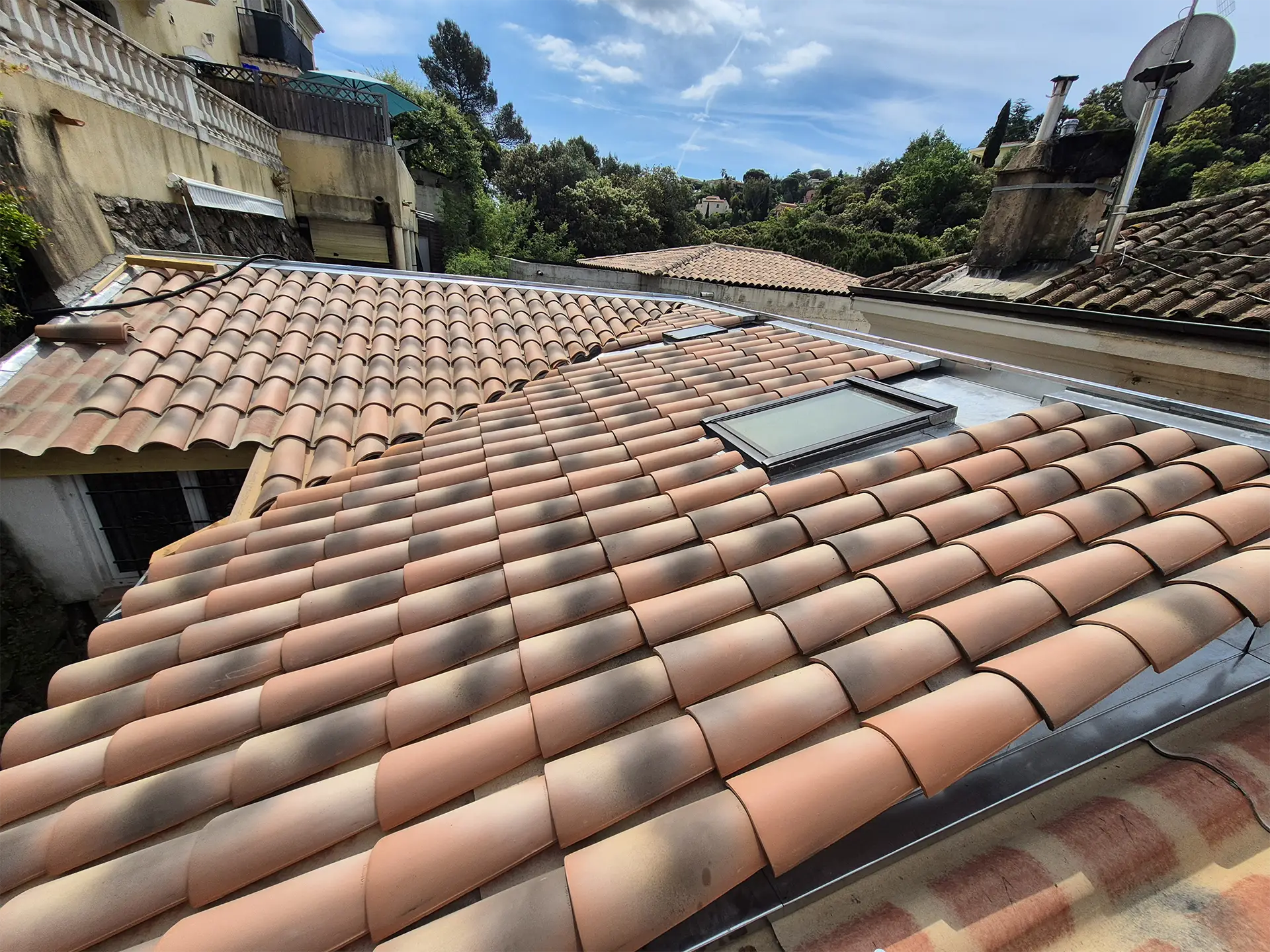 Rénovation de couverture avec pose de Velux et création de zinguerie à Vallauris