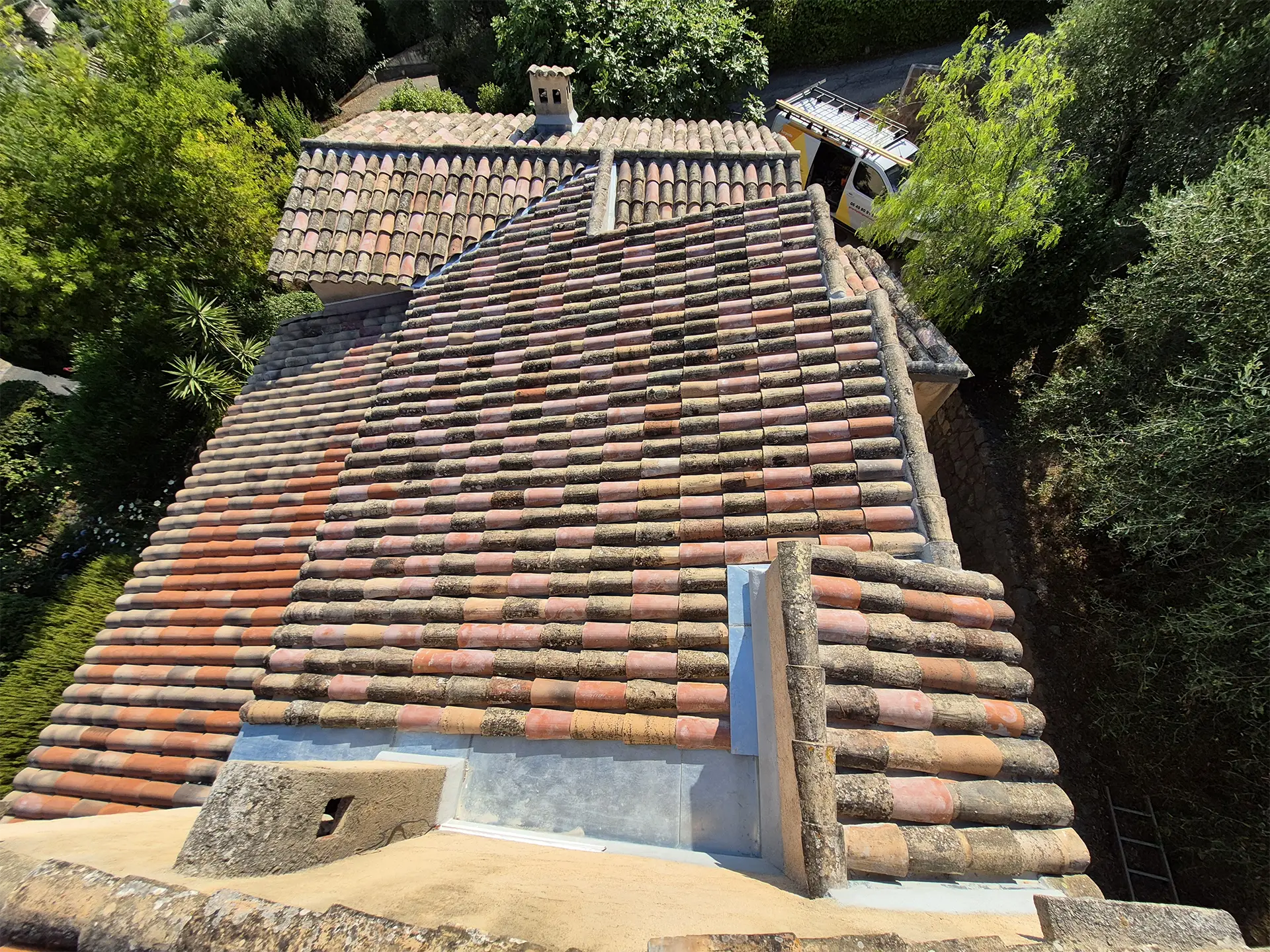 Rénovation de toiture avec dépose de la charpente à Saint-Cézaire-sur-Siagne
