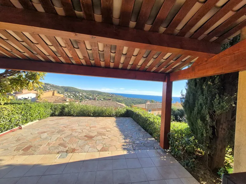 Création de pergola en bois contre-collé à Saint-Maximin