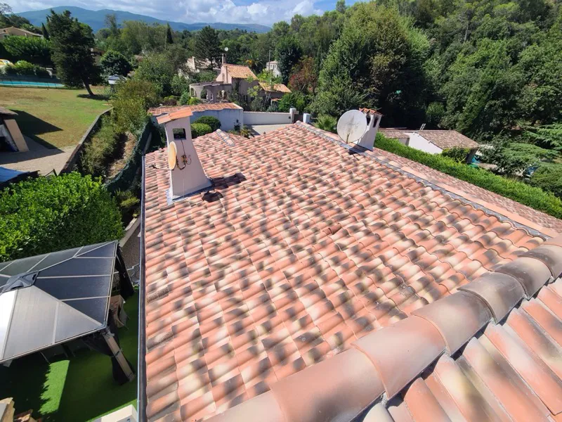 Rénovation de couverture en tuiles canal à Opio